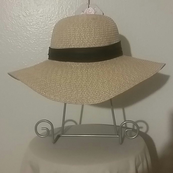 Floppy Hat - Picture 2 of 3